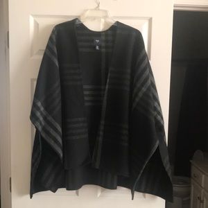 Black and gray Gap open front cape/poncho